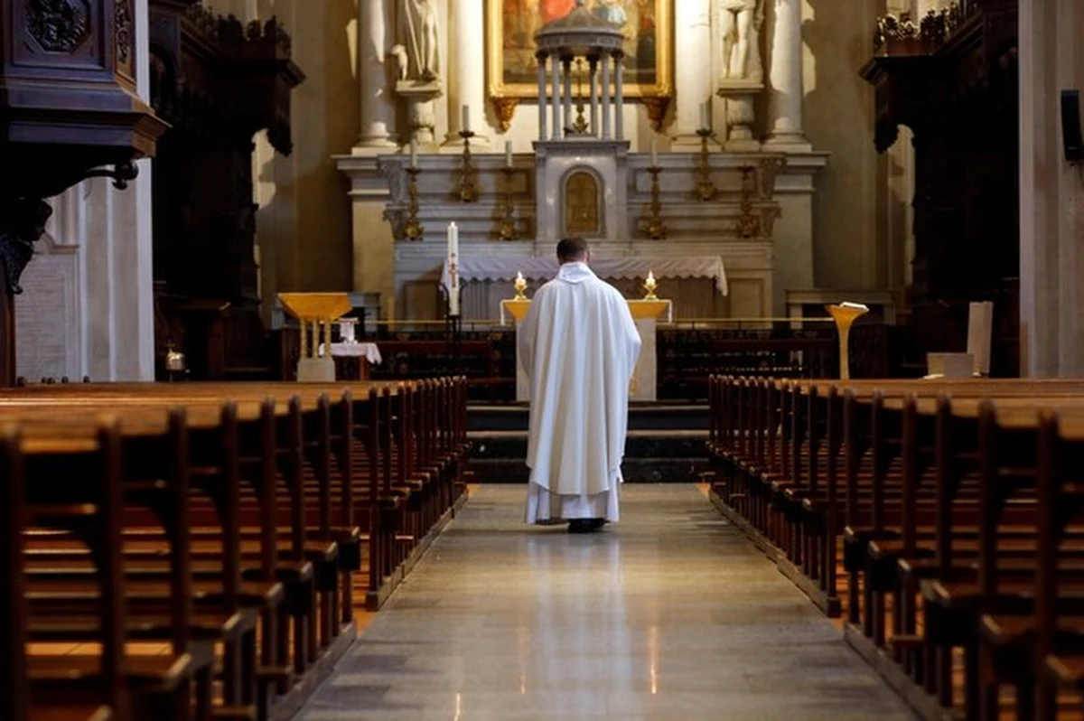 &quot;We wrześniu rząd przedstawi rozwiązania ws. Funduszu Kościelnego&quot; - powiedział Donald Tusk, podczas konferencji prasowej w Karczewie. Premier zapowiedział kontrole w kościelnych instytucjach m.in. &quot;imperium&quot; ojca Tadeusza Rydzyka.