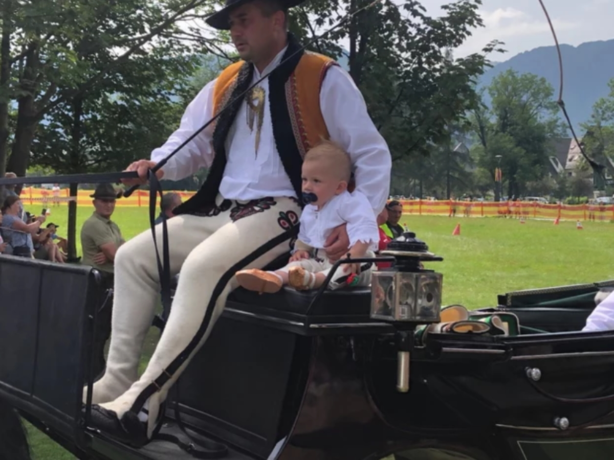 Muzyka, śpiew, taniec i rękodzieło - tak w skrócie można opisać 55. Międzynarodowy Festiwal Folkloru Ziem Górskich, który właśnie rusza w Zakopanem. Będzie góralski korowód i konkurs o Złotą Ciupagę - zapowiada reporter RMF FM Maciej Pałahicki. 