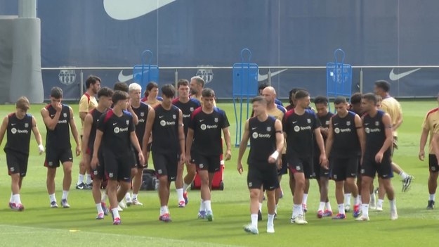 FC Barcelona, w swoim pierwszym meczu sezonu La Ligi, zmierzy się z drużyną Valencii. Zobacz trening piłkarzy "Dumy Katalonii". 