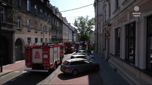 Jedna osoba jest ranna, ewakuować trzeba było dwudziestu mieszkańców kamienicy. Rano w Gliwicach doszło do wybuchu gazu. Częściowo zawaliły się ściany budynku. W akcji ratunkowej uczestniczyło prawie 50 strażaków.Materiał dla "Wydarzeń" przygotował Maciej Krzemiński.