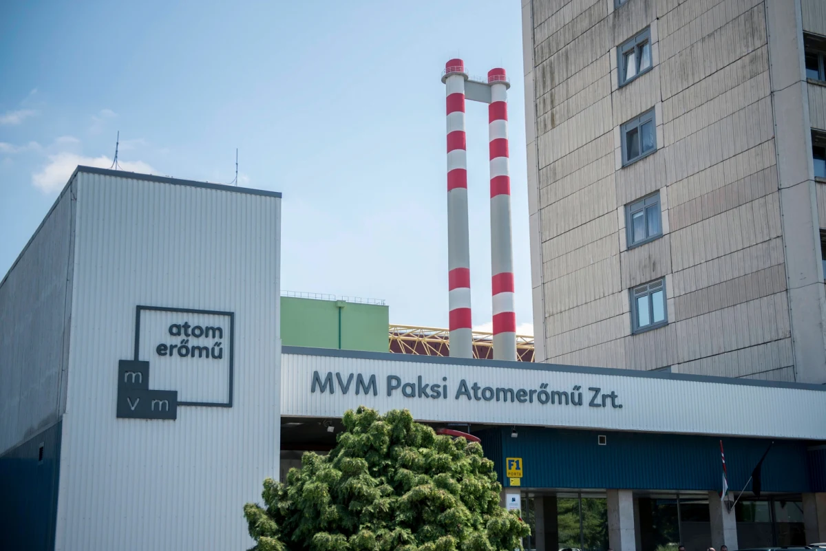 Położona w środkowych Węgrzech Elektrownia Jądrowa Paks zmniejszyła produkcję o 240 MW. Powodem jest wysoka temperatura w Dunaju, która w piątek osiągnęła prawie 30 st. Celsjusza.