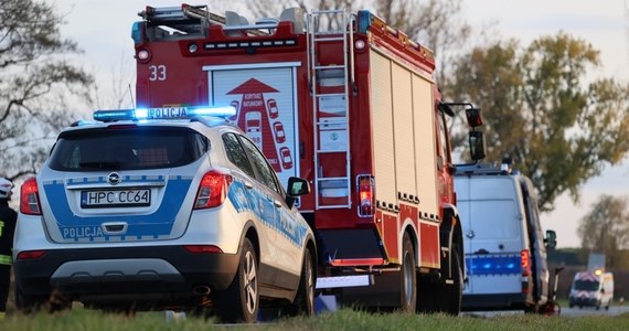 Tragiczny wypadek na drodze krajowej numer 20 w województwie zachodniopomorskim. Jedna osoba zginęła, a dwoje dzieci jest w stanie ciężkim po zderzeniu samochodu osobowego z ciężarówką w okolicy Czaplinka.