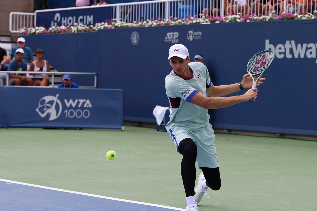 Hubert Hurkacz awansował do ćwierćfinału turnieju ATP na twardych kartach w Cincinnati. Polski tenisista pokonał w trzeciej rundzie Włocha Flavio Cobolliego 6:3, 3:6, 6:1.