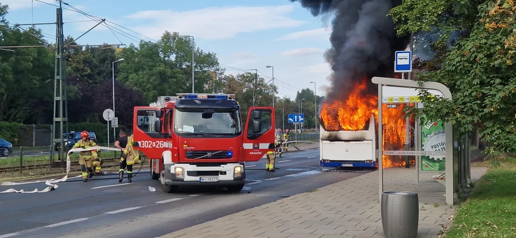 W Krakowie spłonął autobus