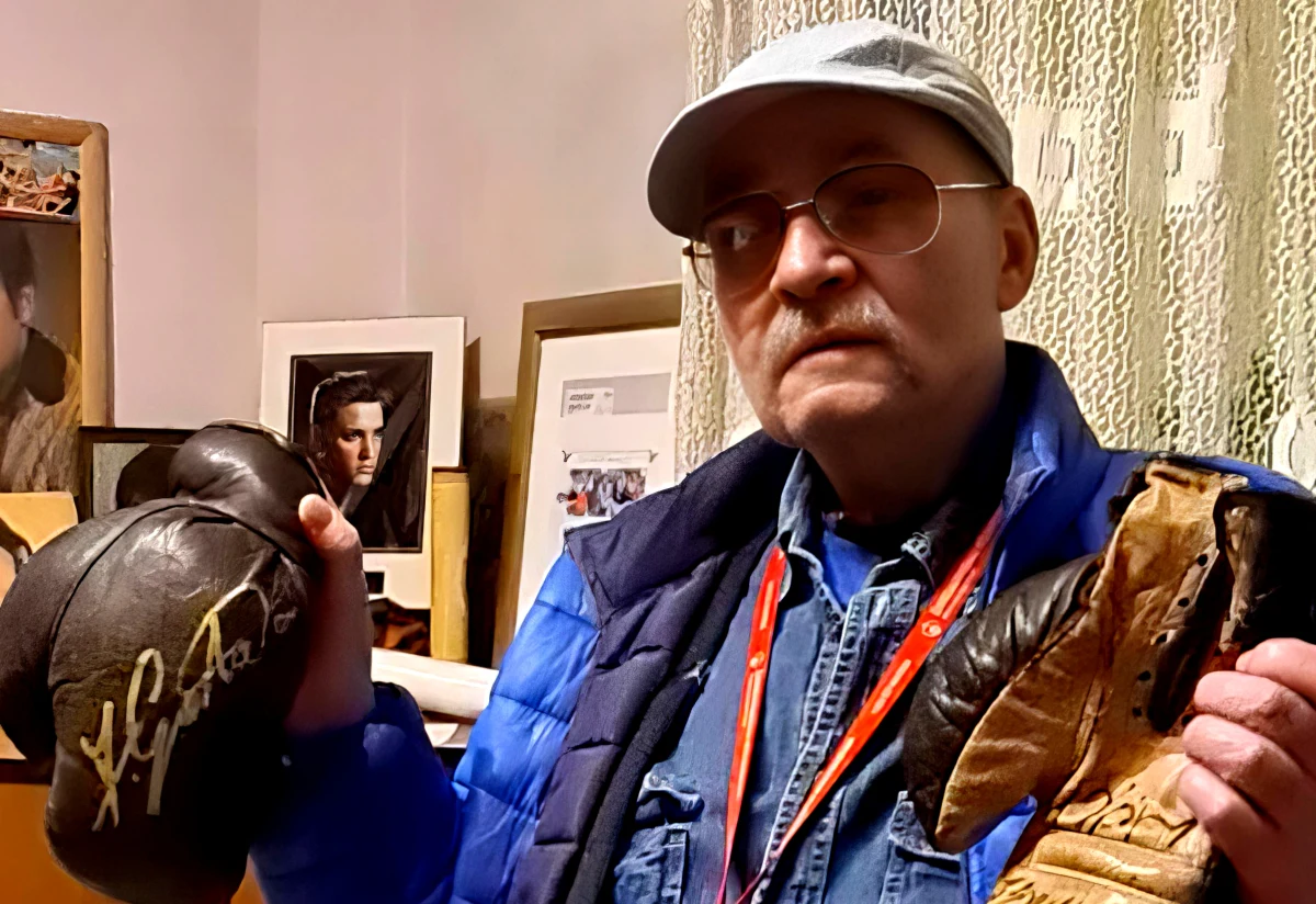 „Jego muzyki powinno się słuchać na klęcząco” – mówi ze wzruszeniem w rozmowie z RMF FM 79 – letni Andrzej Dańko, emerytowany mechanik, działacz opozycji demokratycznej w PRL, działacz związkowy, samorządowy, polityczny i społeczny, członek komisji praworządności i porządku publicznego z ramienia Zarządu Regionu małopolskiej "Solidarności" w Radzie Miasta Krakowa, ale przede wszystkim wielki fan muzyki Elvisa Presley’a. 16 sierpnia każdego roku świat obchodzi rocznicę jego śmierci.