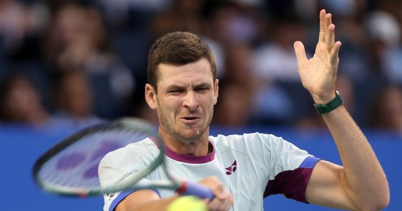 Hubert Hurkacz nie zdołał awansować do półfinału turnieju ATP na twardych kartach w Cincinnati. Rozstawiony z numerem piątym polski tenisista z powodu problemów z łydką poddał mecz z Amerykaninem Francesem Tiafoe po porażce w pierwszym secie 3:6.