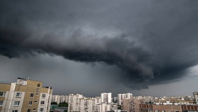 Za nami burzowa noc. Przewrócone drzewo zraniło człowieka na Warmii