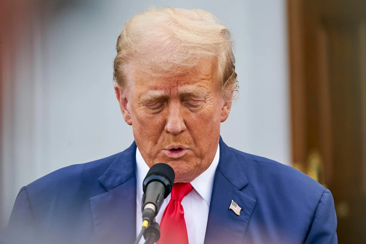 "Propozycje wiceprezydent Kamali Harris dotyczące walki ze wzrostem cen to pełny komunizm, który doprowadzi do głodu i reglamentacji" - powiedział podczas wiecu w Pensylwanii były prezydent Donald Trump. Stwierdził też, że lepiej wygląda niż jego rywalka.