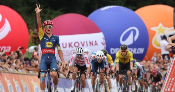 W niedzielę mieszkańców Krakowa czekają utrudnienia komunikacyjne. Wszystko za sprawą wyścigu kolarskiego Tour de Pologne, który finiszuje w stolicy Małopolski. W mieście obowiązują zmiany w organizacji ruchu i komunikacji miejskiej. Zamknięto również część ulic w okolicach Błoń, gdzie jest meta wyścigu. Utrudnienia wystąpią również na Alejach Trzech Wieszczów.