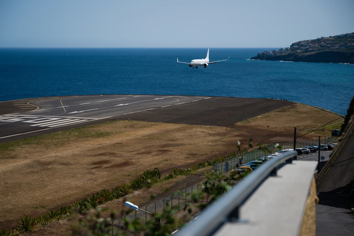 Ponad pół tysiąca polskich turystów utknęło na lotnisku na portugalskiej Maderze. Informację w tej sprawie dostaliśmy na Gorącą Linię RMF FM.
