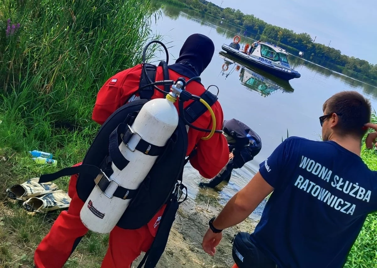 Ciała 22-letniej kobiety i 31-letniego mężczyzny wyłowiono z jeziora Bajkał pod Wrocławiem. Zgłoszenie o zaginięciu tych osób wpłynęło w sobotę wieczorem. Para miała wejść do wody i już się nie pojawić na brzegu. Obecnie ustalane są okoliczności tragicznego zdarzenia.