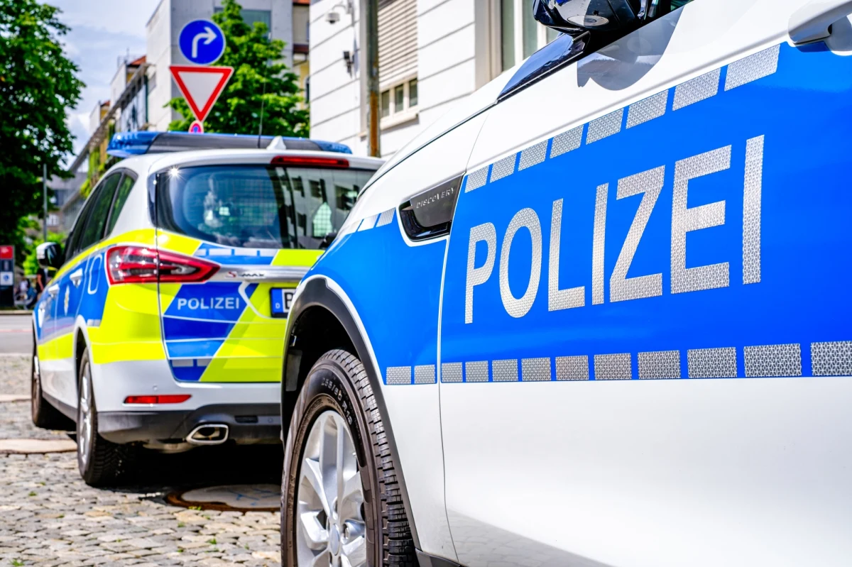 Czterech przestępców uciekło w sobotę wieczorem z zamkniętego szpitala psychiatrycznego w Straubing w Bawarii. Policja prowadzi poszukiwania z użyciem helikopterów i psów tropiących. Według funkcjonariuszy mężczyźni mogą być niebezpieczni.