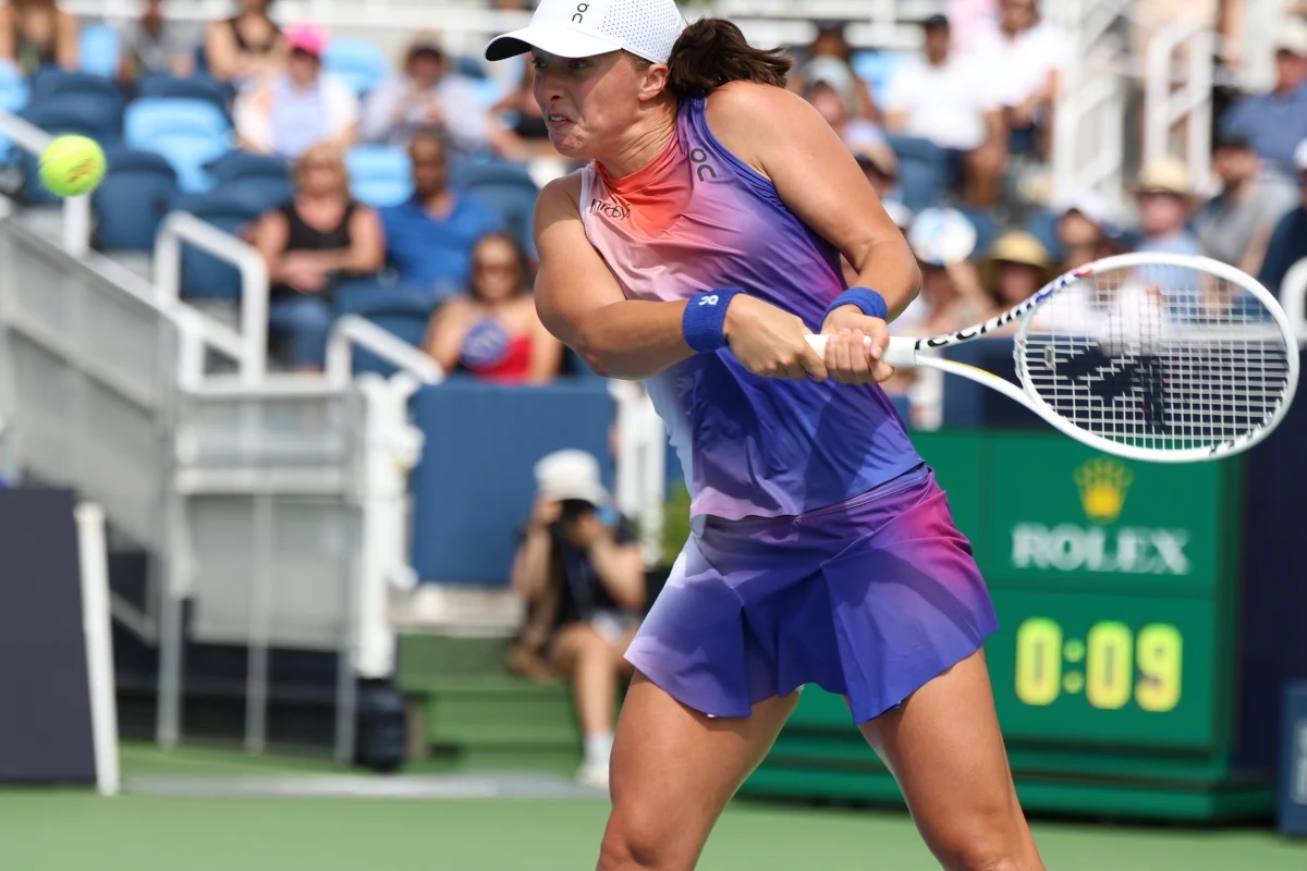 Iga Świątek odpadła w półfinale turnieju WTA 1000 na twardych kortach w Cincinnati. Polka przegrała z Białorusinką Aryną Sabalenką 3:6, 3:6.