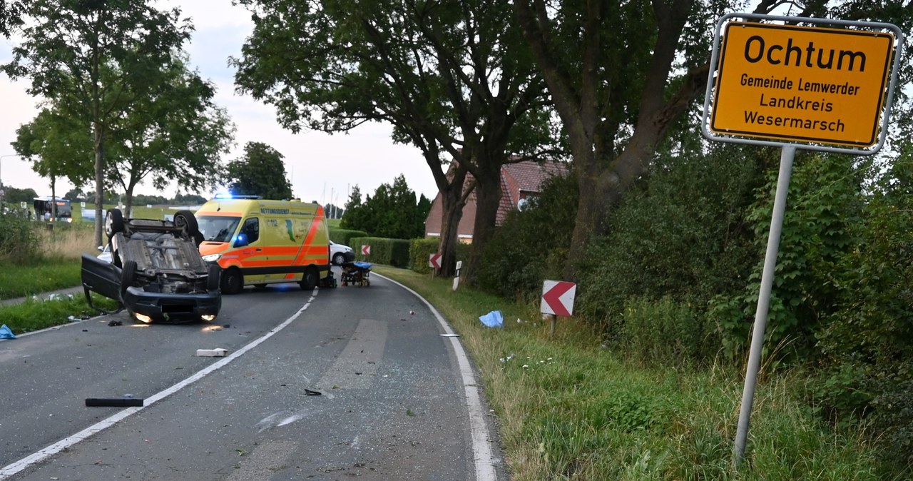  Wpadł w poślizg i ściął znaki drogowe. Rajd nietrzeźwego kierowcy z Polski