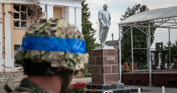 Rosyjskie kanały na Telegramie podały, że siły ukraińskie zniszczyły trzeci i ostatni most na rzece Sejm w graniczącym z Ukrainą obwodzie kurskim. Choć Rosjanie zapewniają, że mają jeszcze przeprawy pontonowe, to nie ma wątpliwości, że sytuacja pozostałych tam oddziałów robi się coraz trudniejsza.