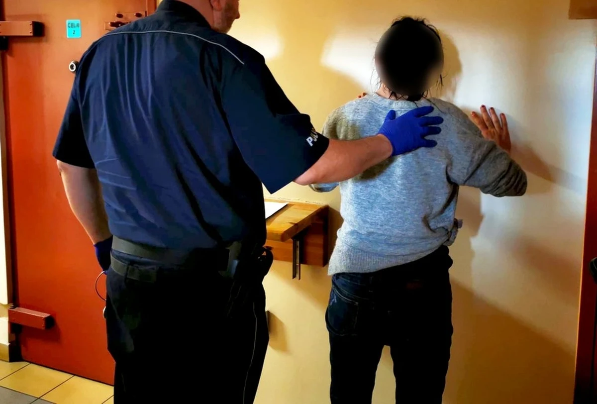 Do pięciu lat więzienia grozi 32-latce, która uszkodziła trzy auta stojące na osiedlowym parkingu w Starogardzie Gdańskim (Pomorskie). Straty oszacowano na 3,2 tys. złotych.