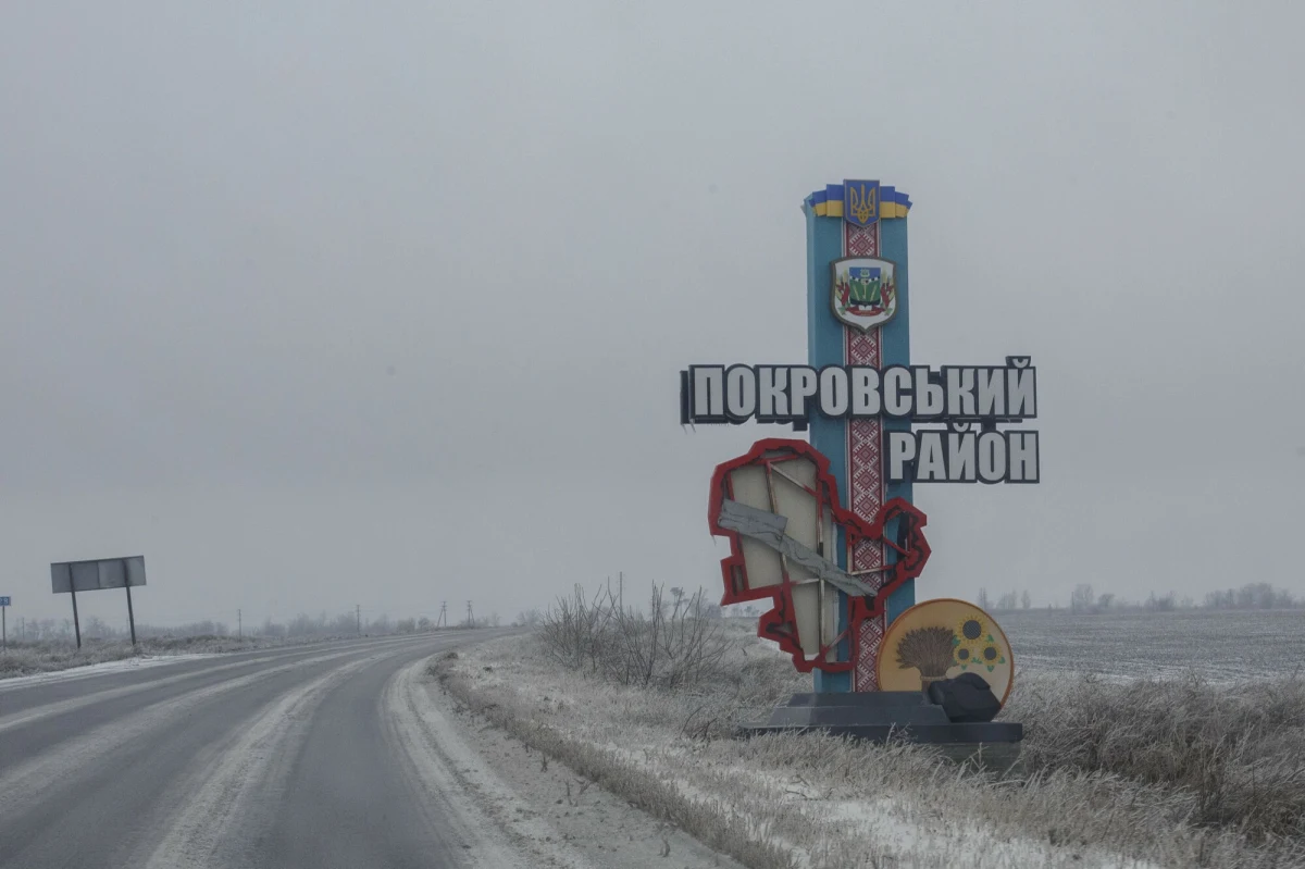 O ile sytuacja w obwodzie kurskim wydaje się być pod kontrolą Ukraińców, w Donbasie jest zgoła inaczej. Rosjanie idą na Pokrowsk i idą zdecydowanie, zdobywając kolejne połacie terenu. Szef administracji wojskowej miasta ogłosił, że mieszkańcy mają maksymalnie dwa tygodnie na ewakuację.