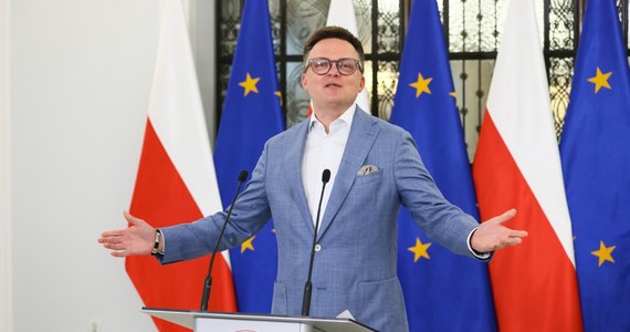 "Poważnie myślę o tym, żeby kandydować, ale decyzji nie podjąłem. Jeszcze nie wiem, gdzie będziemy za te 3-4 miesiące, gdzie będzie Polska, gdzie będą jej potrzeby" - powiedział lider Polski 2050 Szymon Hołownia. 
