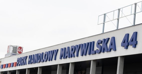 Tymczasowe miasteczko targowe przy ulicy Marywilskiej w Warszawie zostanie otwarte 31 sierpnia - poinformowała prezes spółki Marywilska 44 Małgorzata Konarska. Od dziś kontenery są udostępniane kupcom, by mogli przygotować i wyposażyć miejsca, w których będą prowadzić biznes. 