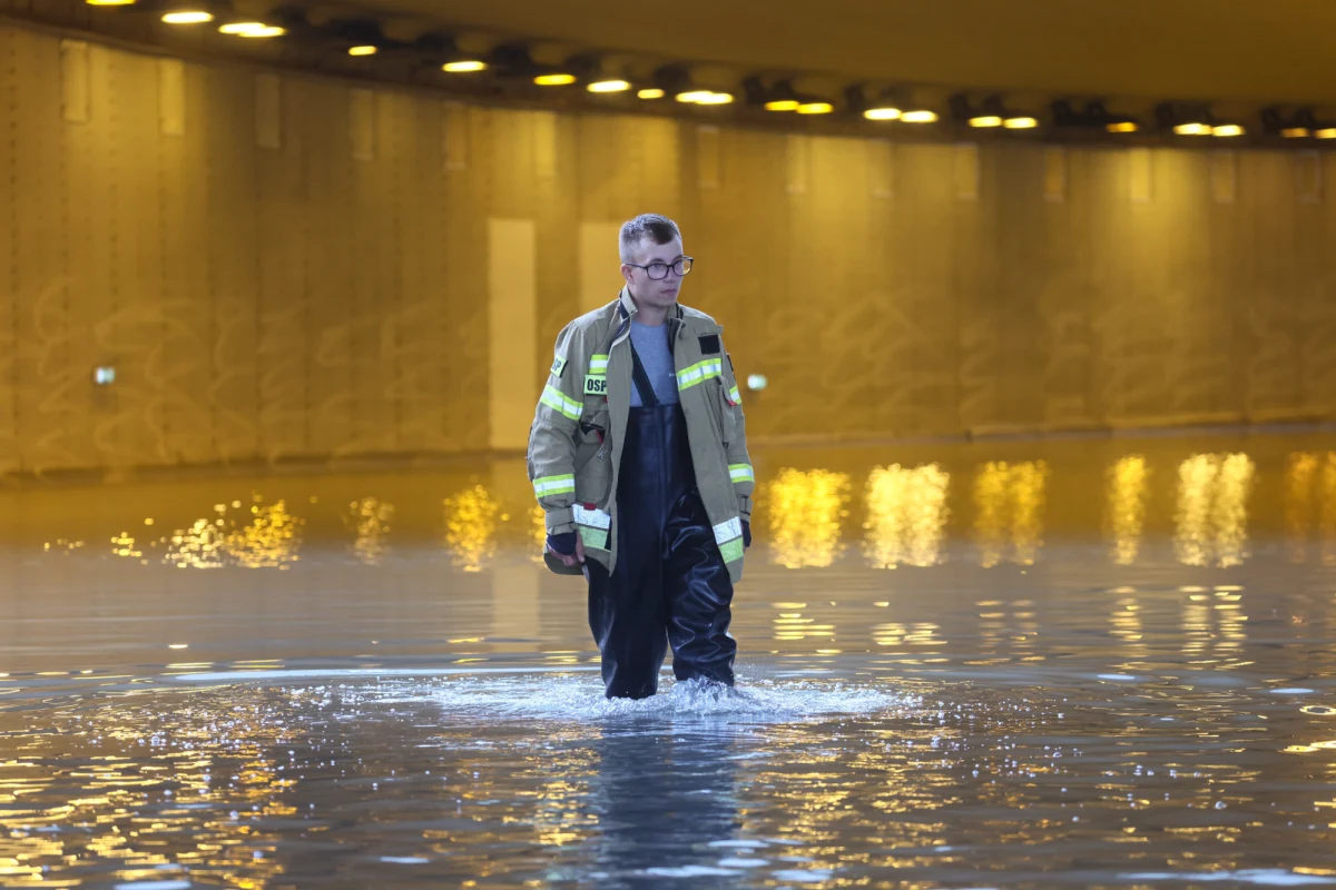 Jeżeli ktoś sądzi, że tegoroczne gwałtowne zjawiska pogodowe to anomalie, które nie będą się powtarzać, myli się. Katastrofalne nawałnice związane ze zmianami klimatycznymi będą coraz częstsze - podkreślają naukowcy i dodają, że przed zintensyfikowanymi opadami i podtopieniami nie ma ucieczki.