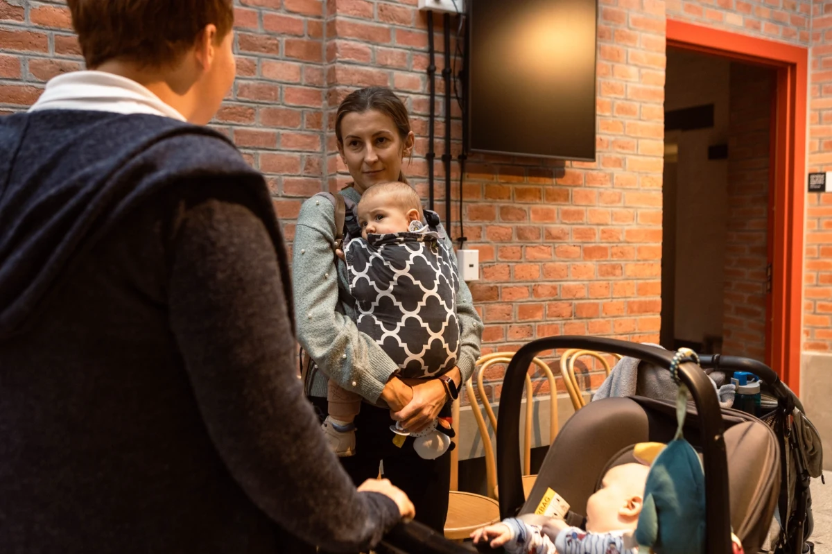 Polki z długą przerwą w zawodowym życiorysie i Ukrainki, które znalazły się w Polsce w związku z wojną - mają problem w znalezieniu pracy. Projekt #Welcome Fundacji Mamo Pracuj ma im w tym pomóc. 