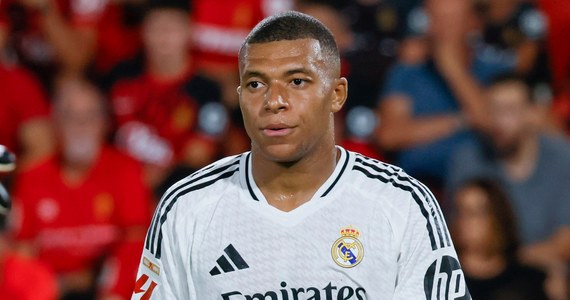 Kylian Mbappe pozostaje w sporze z Paris Saint-Germain. Zawodnik Realu Madryt bezskutecznie domaga się zapłaty, zgodnie z kontraktem, prawie 55 milionów euro - podaje "Le Monde".