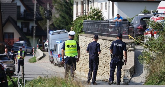 Brutalne zabójstwo w jednym z pensjonatów w Białym Dunajcu (woj. małopolskie). Jak nieoficjalnie dowiedział się reporter RMF FM, ojciec podciął gardło swojemu 14-letniemu synowi. Został zatrzymany na terenie pensjonatu. 