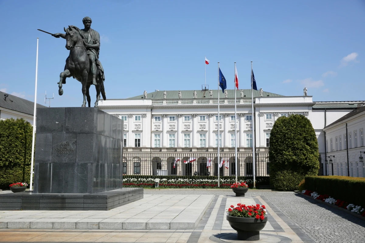 Po tym jak Rada Liderów Konfederacji zapowiedziała wczoraj, że kandydatem tego ugrupowania w wyborach prezydenckich będzie Sławomir Mentzen, wyraźnie zaczęła się formować lista kandydatów w majowym głosowaniu. Brak tylko jasnego wskazania kandydatów PiS i Lewicy.