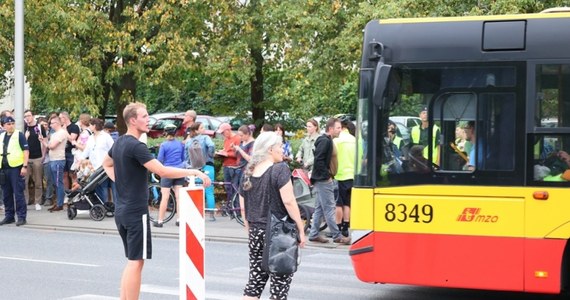 Prezydent Warszawy poinformował w środę, że w przeciągu dwóch tygodni powinny być wdrożone rozwiązania tymczasowe poprawiające bezpieczeństwo na przejściu dla pieszych przy ulicy Woronicza. To w tym miejscu w ubiegłym tygodniu zginęły dwie osoby.