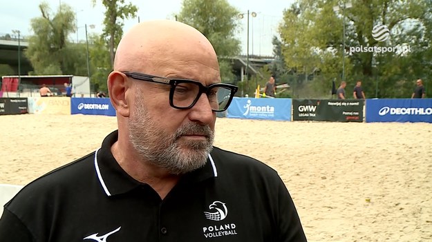 Od 23 do 25 sierpnia na boiskach Monta Beach Volley Club w Warszawie odbędzie się ORLEN Finał Mistrzostw Polski w Siatkówce Plażowej. 23 i 24 sierpnia zaplanowano turnieje główne kobiet i mężczyzn, natomiast mecze półfinałowe oraz finałowe rozegrane zostaną w niedzielę 25 sierpnia. - Spodziewamy się ładnej pogody, mnóstwa kibiców i dobrego grania - powiedział Jacek Kasprzyk, dyrektor pionu ds. siatkówki plażowej PZPS.

