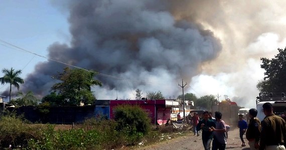 Co najmniej 15 osób zginęło w eksplozji, do której doszło w środę w fabryce leków w stanie Andhra Pradesh w południowo-wschodnich Indiach. Policja zaznacza, że bilans ofiar może wzrosnąć.