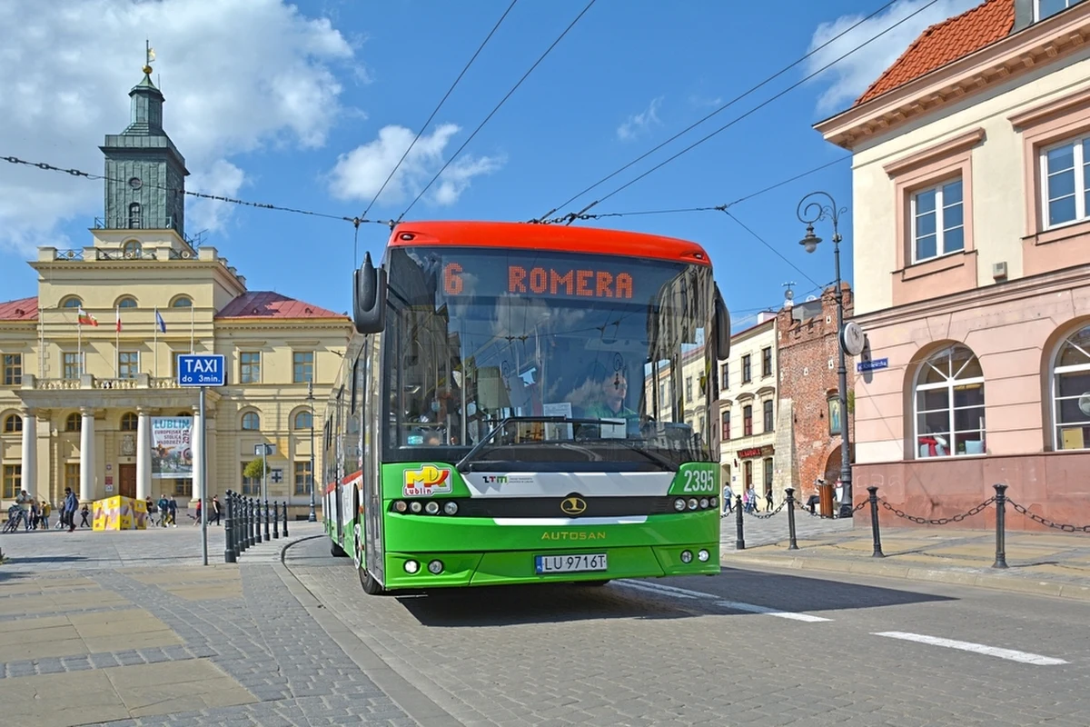 Na ulice wyjedzie więcej autobusów, 23 linie zmienią trasy, 3 zostaną zlikwidowane - takie zmiany czekają pasażerów komunikacji miejskiej w Lublinie. Nowy rozkład jazdy wejdzie w życie 2 września. 
