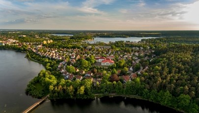 Balon z napisami cyrylicą w lesie pod Olsztynem. "Nikt nie widział, jak spada"