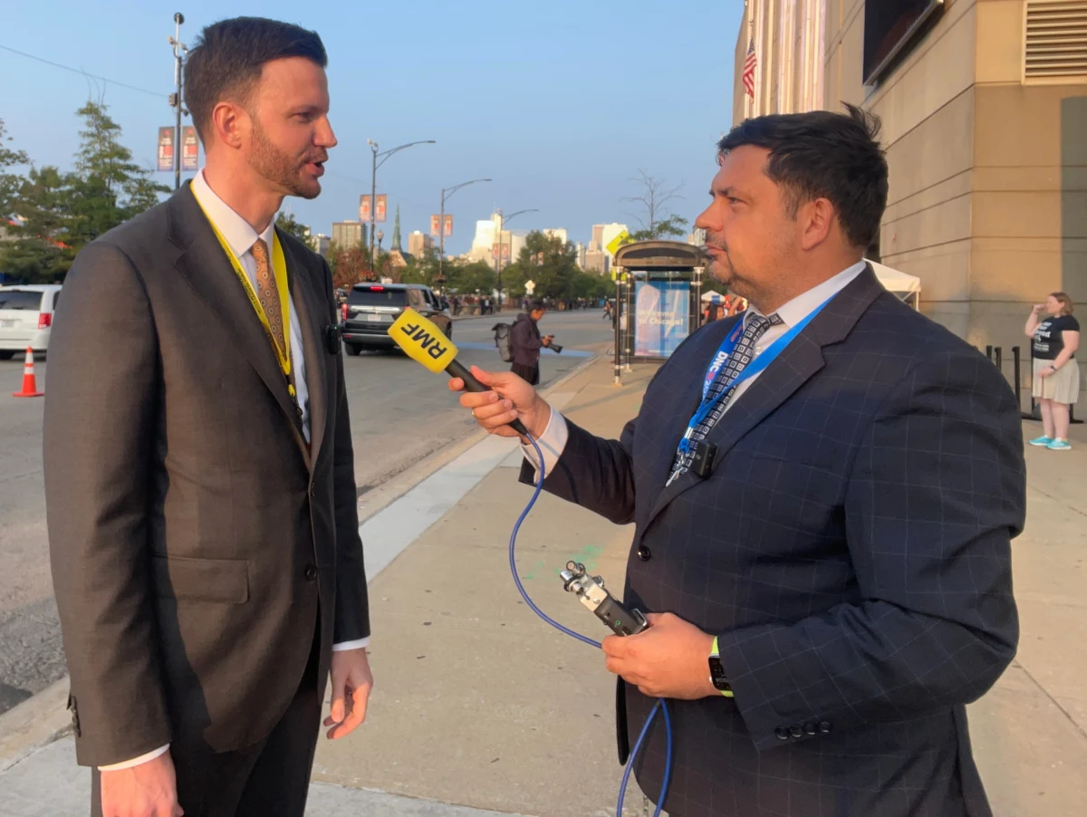 Będziemy zabiegać o dobre relacje z każdą amerykańską administracją – mówi Adam Krzywosądzki, chargé d'affaires polskiej ambasady w Waszyngtonie. Przedstawiciele kilkudziesięciu placówek dyplomatycznych biorą udział w Krajowej Konwencji Partii Demokratycznej w Chicago. Na miejscu mają okazję do rozmów z politykami.