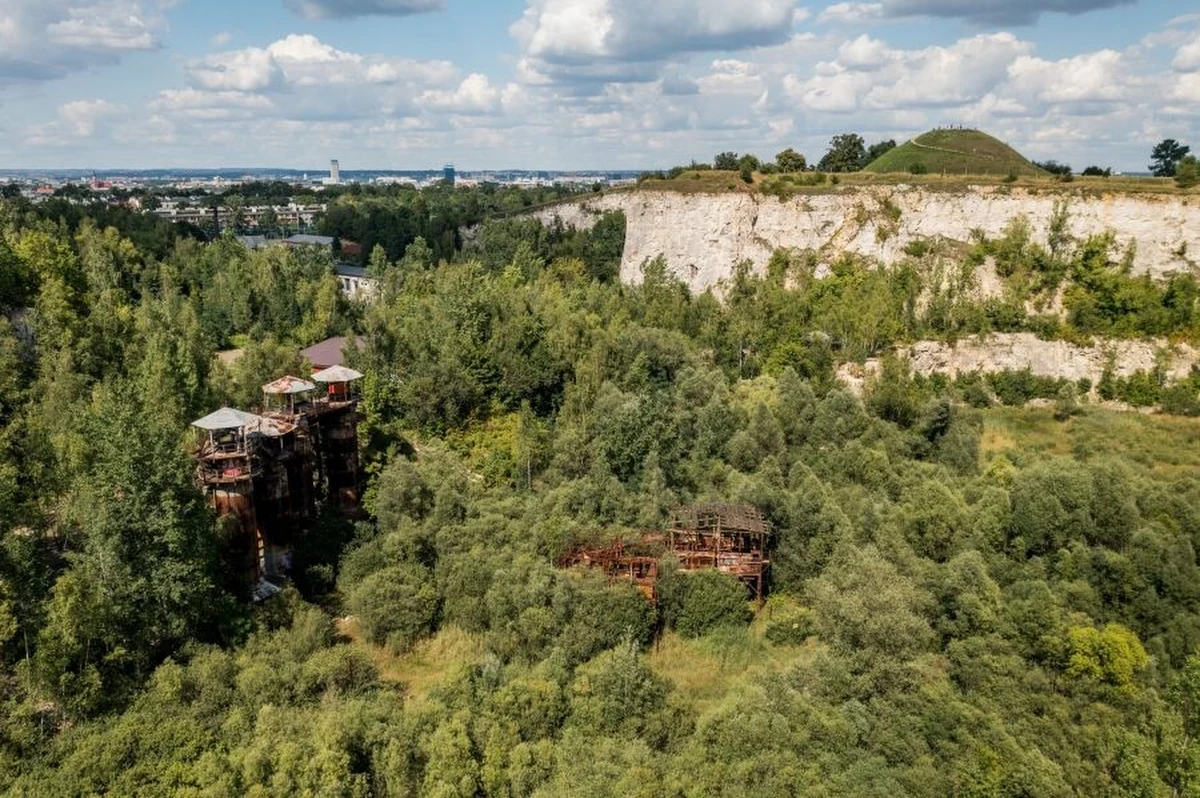 Prezydent Aleksander Miszalski zdecydował o przekazaniu Zarządowi Zieleni Miejskiej 1,2 mln zł na wykonanie zabezpieczenia wokół kamieniołomu Libana. Montaż ogrodzenia ma ruszyć jeszcze w tym roku.