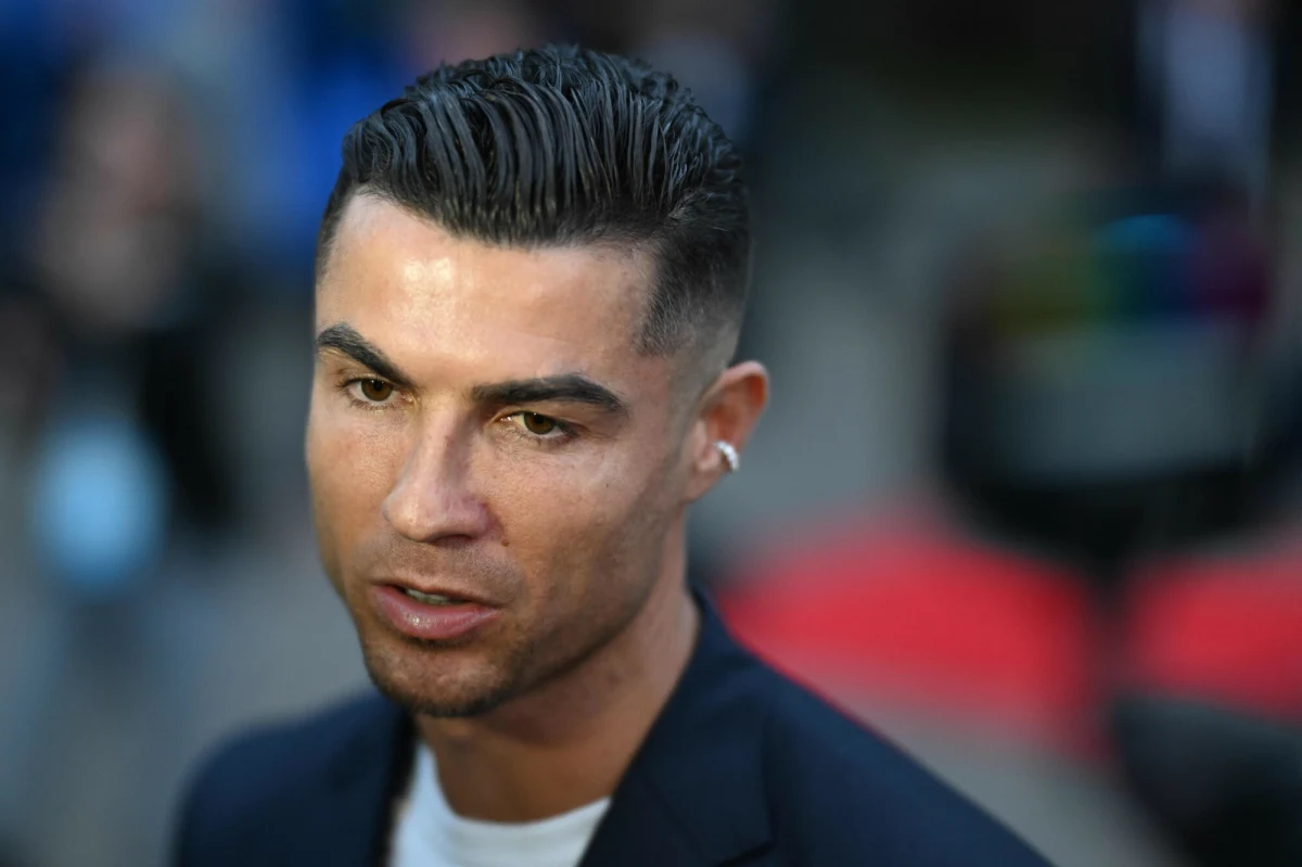Portugalski piłkarz Cristiano Ronaldo założył kanał na Youtube o nazwie "UR Cristiano", który w rekordowym czasie uzyskał kilkanaście milionów subskrypcji. Już pierwszego dnia piłkarz opublikował na nim kilkanaście krótkich filmów.