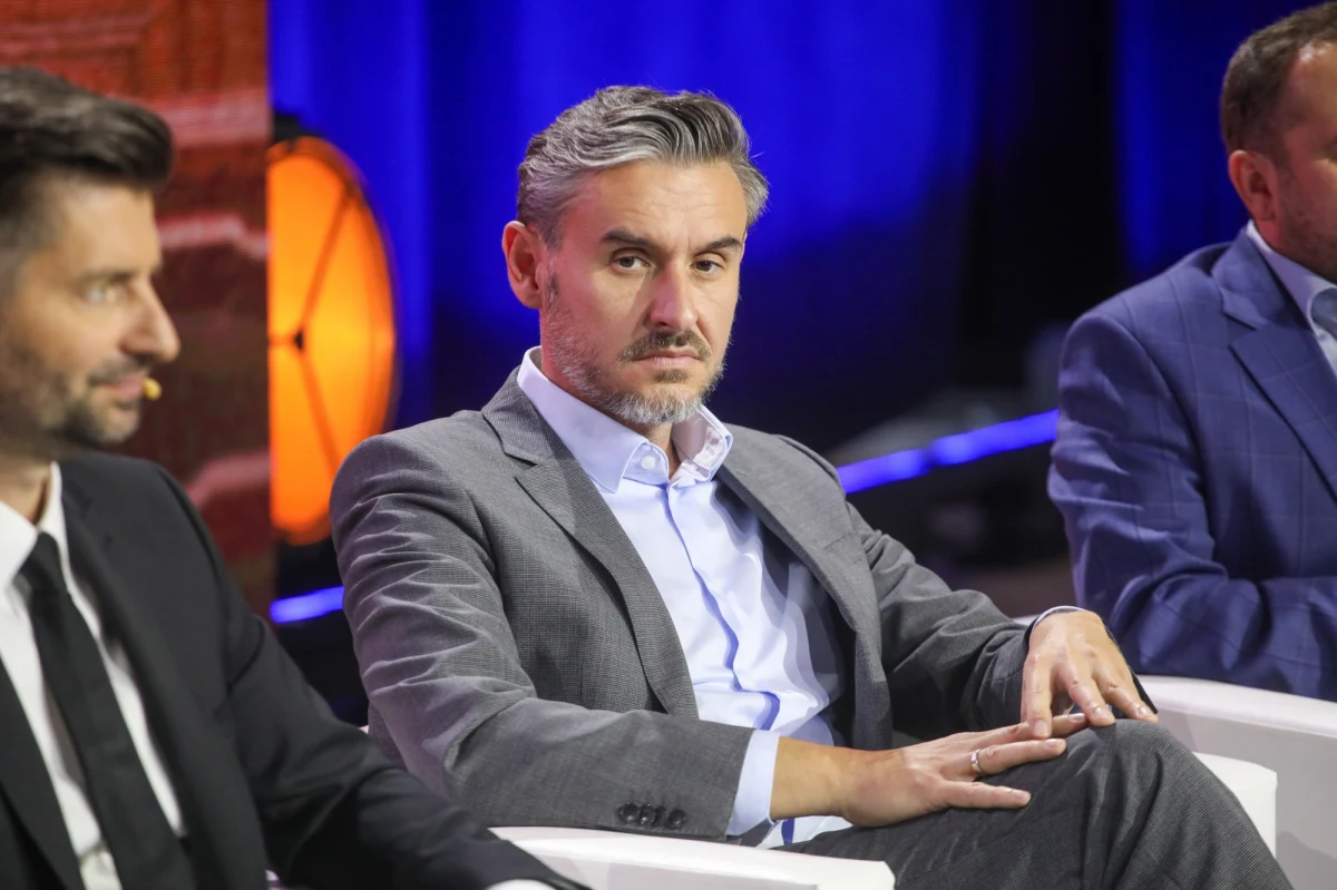 Po wczorajszej dymisji z funkcji wiceministra sprawiedliwości Bartłomiej Ciążyński nie wróci już do państwowego instytutu PORT, gdzie pracował przed objęciem funkcji w rządzie. To samochodem tej firmy wiceminister pojechał na urlop w Słowenii, płacąc za paliwo służbową kartą. Jak ustalił dziennikarz RMF FM Tomasz Skory, także tam Ciążyński złożył rezygnację.