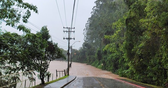 Ostrzeżenia II i III stopnia przed wezbraniami wód w rzekach - z przekroczeniem stanów ostrzegawczych i alarmowych - wydał Instytut Meteorologii i Gospodarki Wodnej dla województwa wielkopolskiego i dolnośląskiego. 