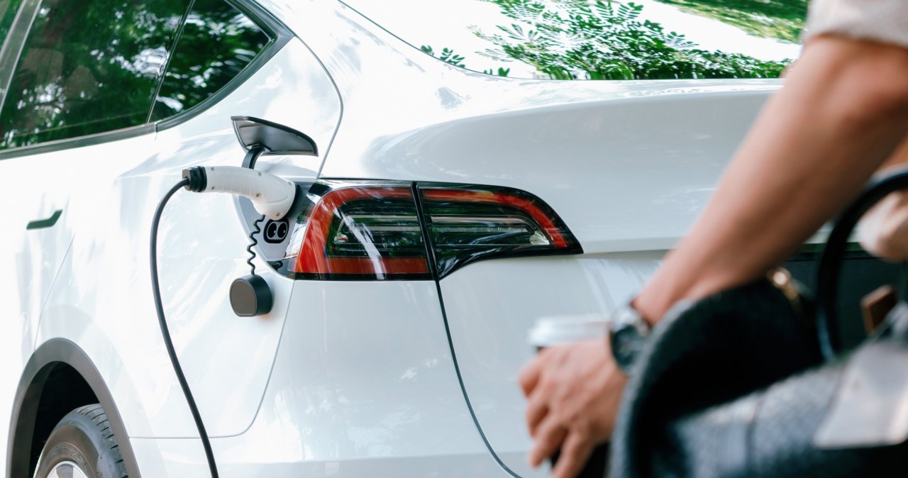 Finansowanie elektryków coraz droższe. Firmy zmieniają podejście