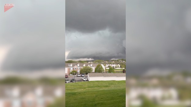 Potężne tornado nad domami w USA.