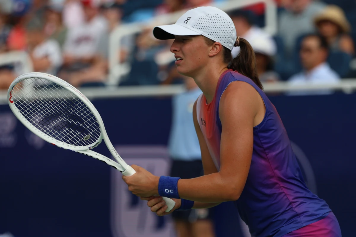 Liderka światowego rankingu Iga Świątek zagra z tenisistką z kwalifikacji w pierwszej rundzie wielkoszlemowego turnieju US Open. Analogicznie w losowaniu trafił rozstawiony z numerem siódmym Hubert Hurkacz.