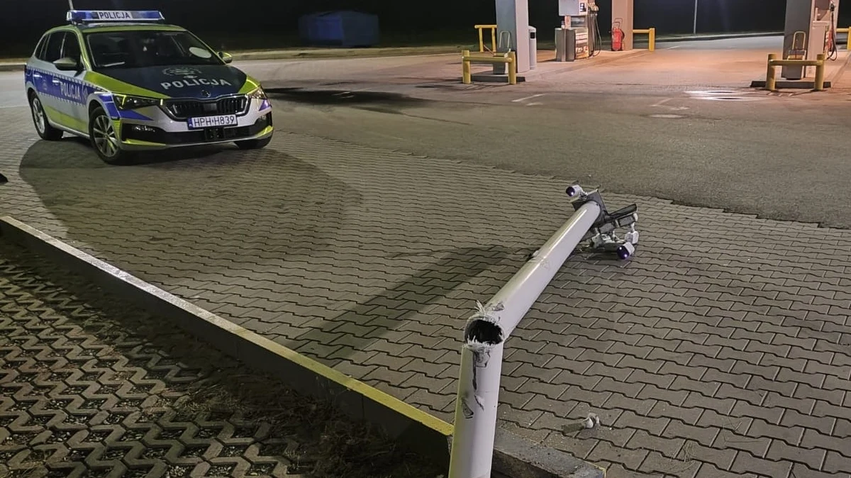 Blisko 2 promile alkoholu miała w wydychanym powietrzu kobieta, która wjechała w słup w Wyszkowie. 39-latka nie miała prawa jazdy, a na wycieczkę po mieście zabrała równie pijanych znajomych. 