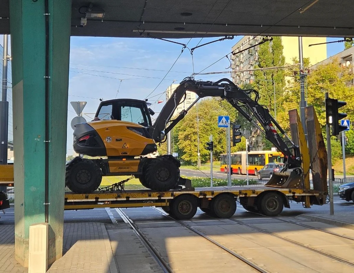 Zerwana tramwajowa sieć trakcyjna zablokowała na kilka godzin ruch na Rondzie Tybetu w Warszawie. Informację w tej sprawie dostaliśmy na Gorącą Linie RMF FM.