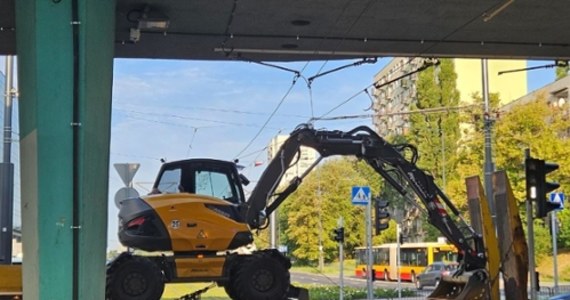 Zerwana tramwajowa sieć trakcyjna zablokowała na kilka godzin ruch na Rondzie Tybetu w Warszawie. Informację w tej sprawie dostaliśmy na Gorącą Linie RMF FM.