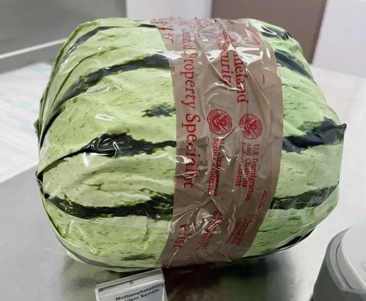 Amerykańska straż graniczna przechwyciła na granicy z Meksykiem narkotyki, które ukryte były w dostawie arbuzów. Pośród prawdziwych owoców ukryte były ich podróbki. W nich przemytnicy ukryli metamfetaminę, której wartość oszacowana została na 5 milionów dolarów. 