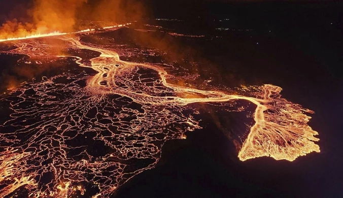 Nocne niebo rozświetliły płomienie i lawa. Kolejna w ciągu kilku miesięcy erupcja wulkanu