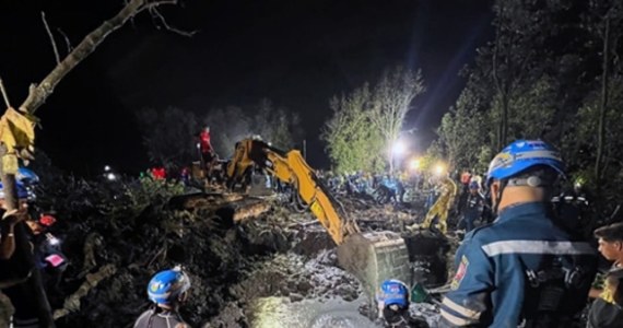 Najprawdopodobniej 9 osób, czyli wszyscy, którzy znajdowali się na pokładzie, zginęli w katastrofie samolotu turystycznego, który rozbił się na bagnach namorzynowych na wschodzie Tajlandii. Znaleziono szczątki samolotu oraz fragmenty ciał. Silne deszcze i błotnisty teren utrudniają akcję.