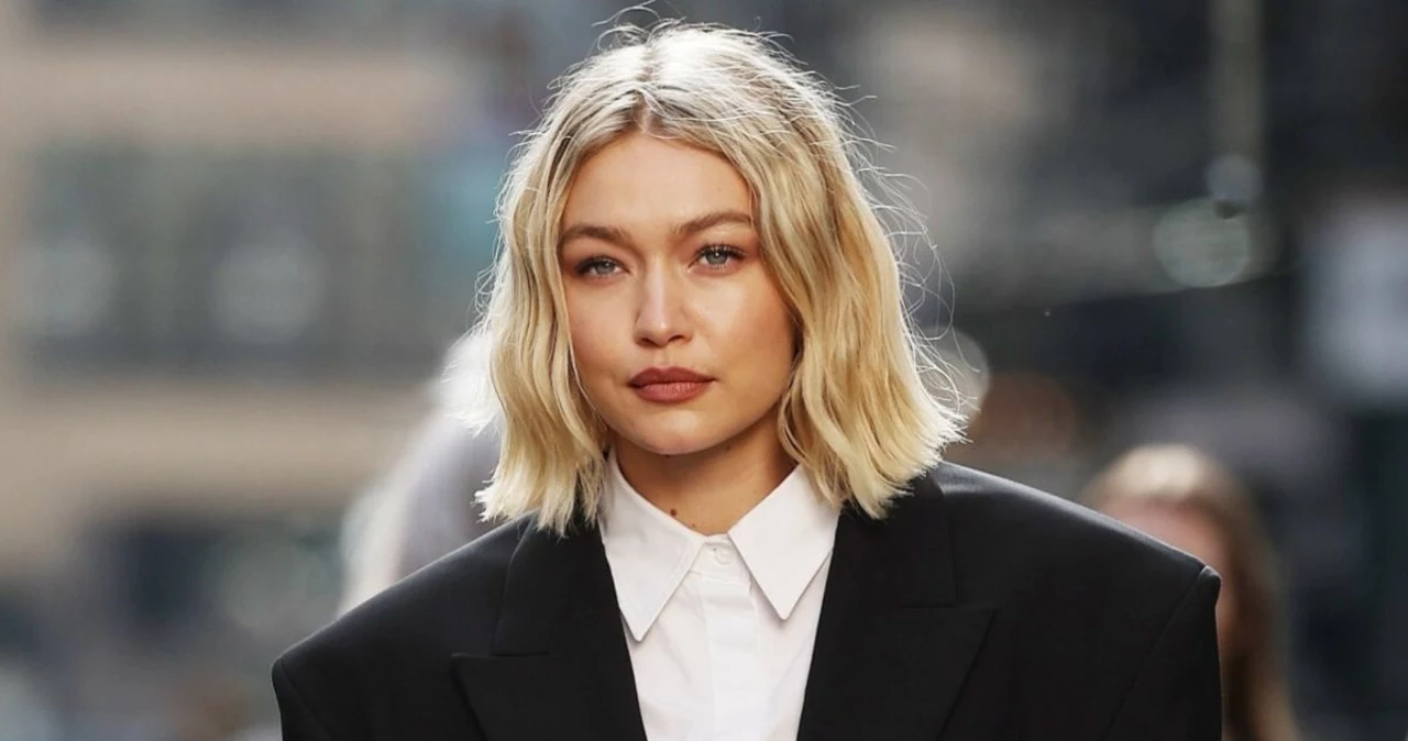  Gigi Hadid w jednej z najmodniejszych kurtek tej jesieni. Ikona