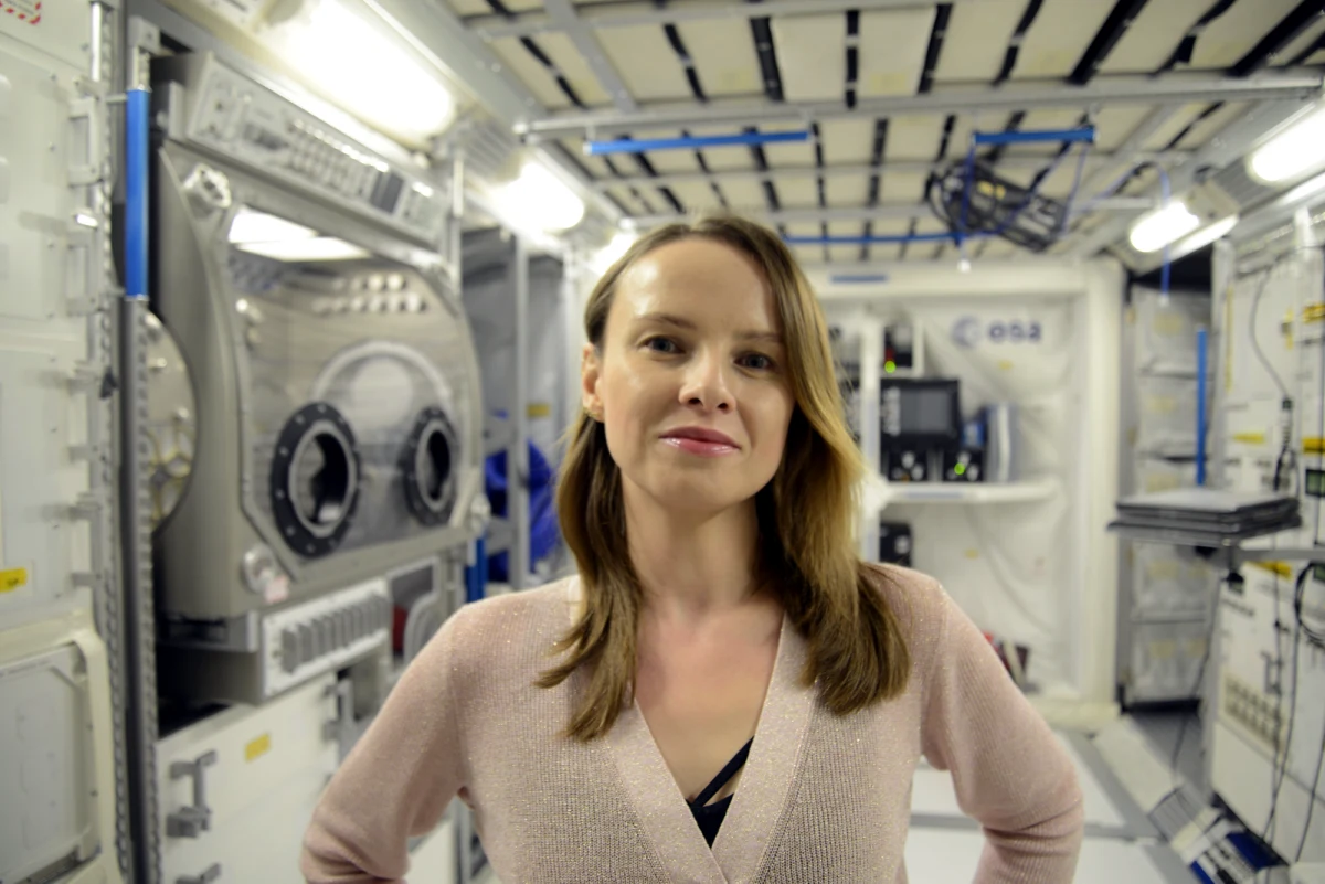 "Postępy medycyny sprawiają, że można rozluźnić nieco kryteria medyczne doboru astronautów, lepiej rozumiemy, co może stać się z ciałem człowieka podczas misji kosmicznej, możemy precyzyjnie dobrać misje do ich predyspozycji" - mówi RMF FM dr Anna Fogtman. Szefowa zespołu odpowiadającego w Europejskiej Agencji Kosmicznej za bezpieczeństwo radiacyjne astronautów podkreśla, że od czasu misji Apollo wiele się nauczyliśmy i lepiej wiemy już czego unikać. Dr Fogtman będzie jednym z gości 10. Edycji konkursu łazików marsjańskich European Rover Challenge, który w dniach 6-8 września odbędzie się na AGH w Krakowie.