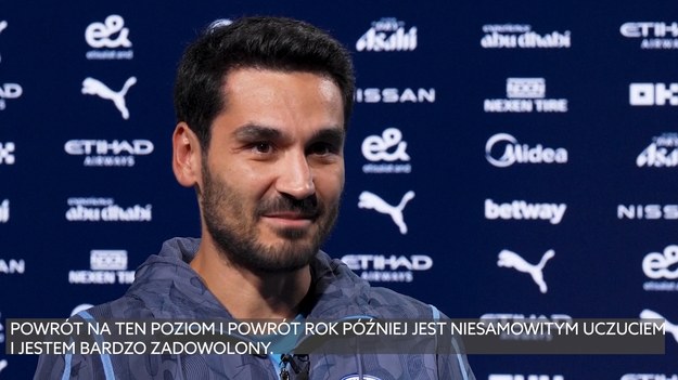 Po roku spędzonym w FC Barcelonie, Ilkay Gundogan ponownie zagra w Manchesterze City. - Jestem niesamowicie szczęśliwy, widząc kolegów z drużyny, personel, ludzi, z którymi spędziłem siedem lat niesamowitego czasu, bardzo udanego czasu. Wiele wzlotów, kilka upadków, ale ogólnie rzecz biorąc, niesamowite doświadczenie. Kiedy opuszczasz to miejsce, tak jak ja w zeszłym roku, spędzasz rok poza nim, zaczynasz doceniać to miejsce jeszcze bardziej. Zdajesz sobie sprawę z tego, co miałeś. jak niesamowity był to czas, jak wielki jest ten klub - najlepszy klub na świecie. - powiedział Gundogan. 